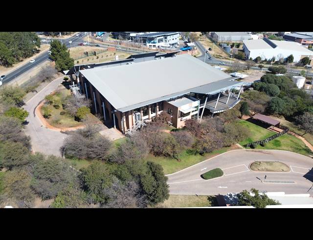 3,888M² OFFICE FOR SALE IN LONGMEADOW